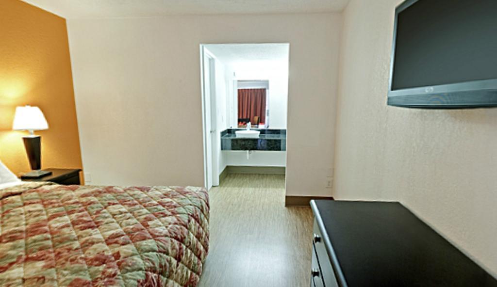 Econo Lodge Metropolis Chambre photo