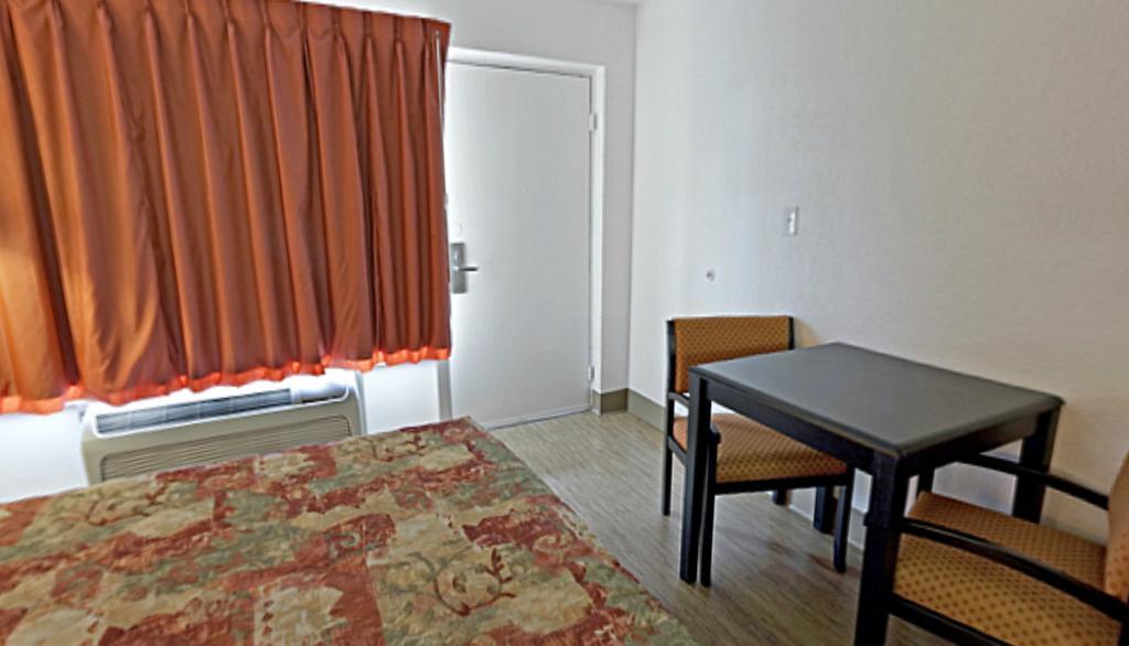 Econo Lodge Metropolis Chambre photo