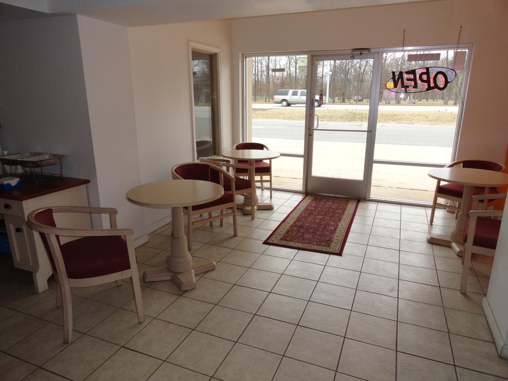 Econo Lodge Metropolis Extérieur photo
