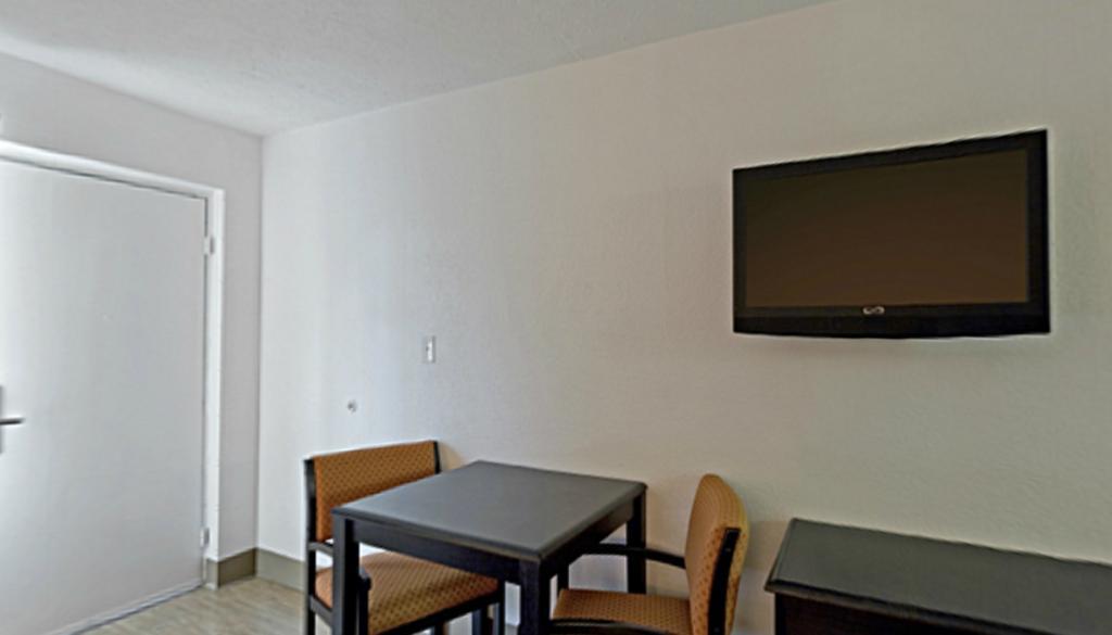 Econo Lodge Metropolis Extérieur photo
